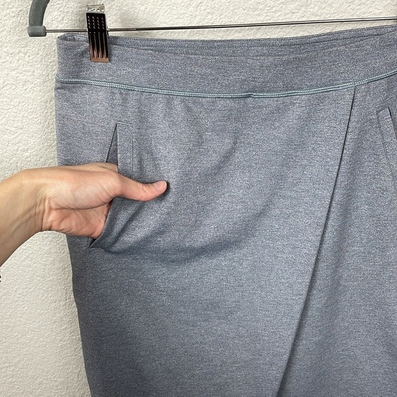 Lululemon Retreat Yogi Crop Pants Heathered Slate Gray Athletic Lounge Sz 4 - Picture 7 of 16